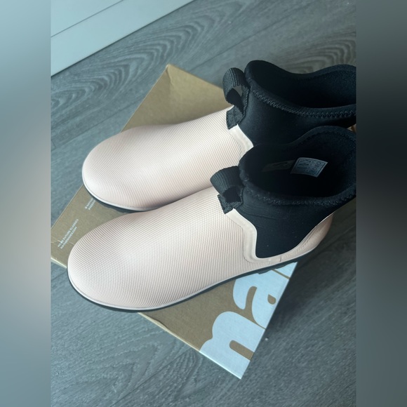 Native ‘Islington Treklite” Brand New women’s boots - Picture 5 of 8